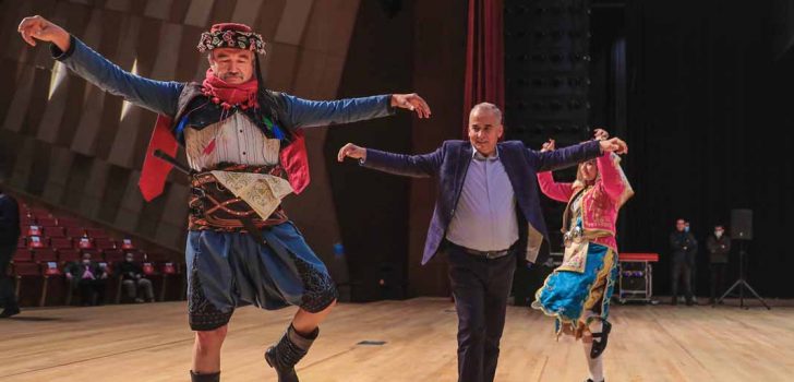 BAKAN TÜZMEN VE BAŞKAN ZOLAN’DAN ZEYBEK ŞOV