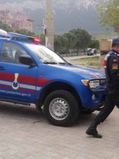 CAMİDEN HALI ÇALANLAR YAKALANDI