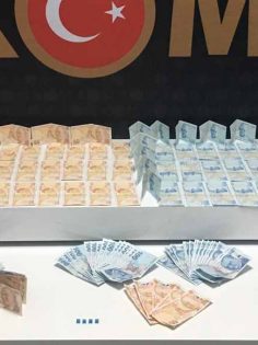 MARKETLERDE SAHTE PARA İLE ALIŞVERİŞ YAPIYORLARDI