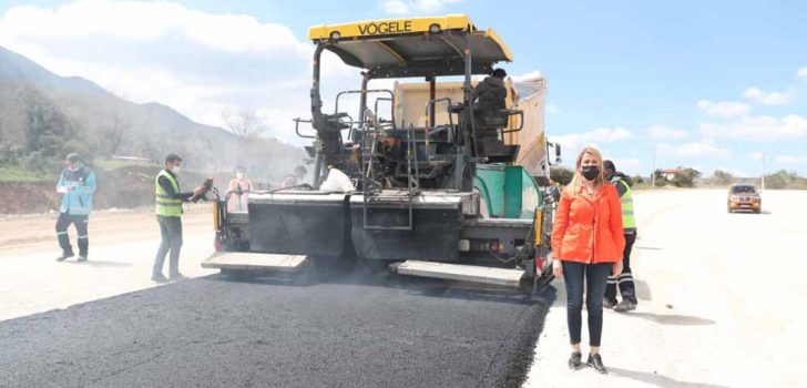 MERKEZEFENDİ’DE HUMMALI YOL ÇALIŞMALARINI SÜRDÜRÜYOR