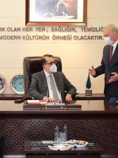 BAKAN DÖNMEZ’DEN BAŞKAN ZOLAN’A ÖVGÜ