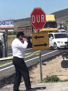 OTOMOBİL İLE KAMYONET ÇARPIŞTI: 1 ÖLÜ