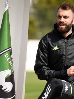 DENİZLİSPOR’DA FUTBOLCULAR YÖNETİMİ SUÇLADI