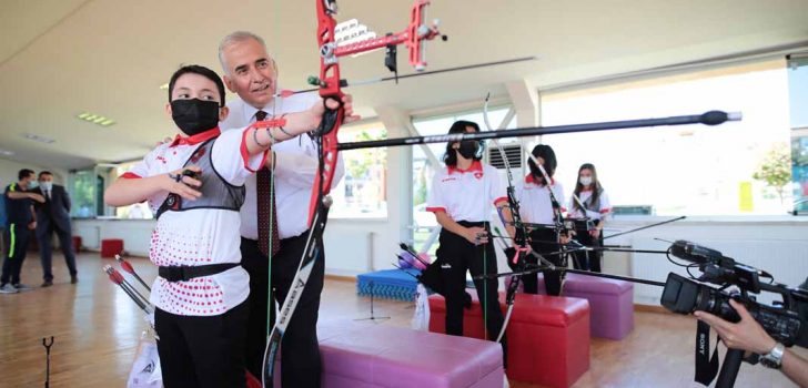 BAŞKAN ZOLAN GENÇLERİN BAYRAM SEVİNCİNİ PAYLAŞTI