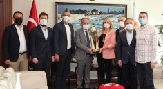 ŞAMPİYONLUK KUPASIYLA VALİ ATİK’E ZİYARET