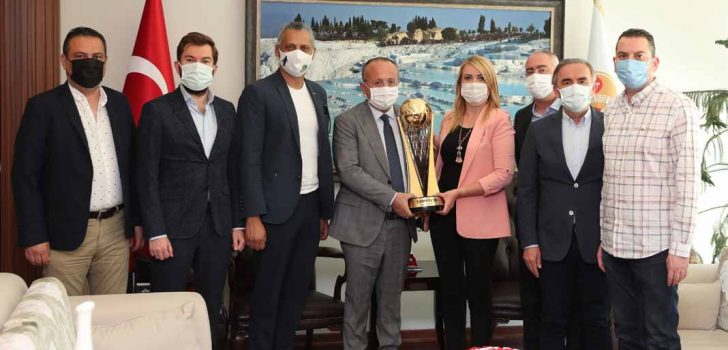 ŞAMPİYONLUK KUPASIYLA VALİ ATİK’E ZİYARET
