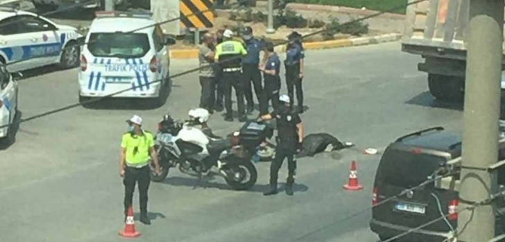 KAMYON, ELEKTRİKLİ BİSİKLET SÜRÜCÜSÜNÜ ALTINA ALDI: 1 ÖLÜ