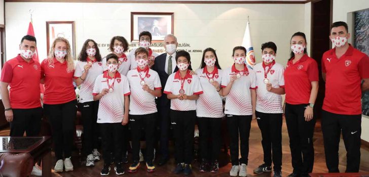 ŞAMPİYONLARDAN  BAŞKAN ZOLAN’A ZİYARET