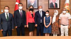 VALİ ATİK’TEN ÖĞRENCİLERE ÖDÜL