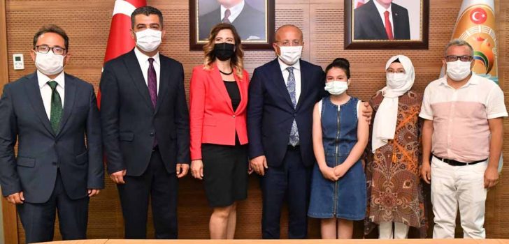 VALİ ATİK’TEN ÖĞRENCİLERE ÖDÜL