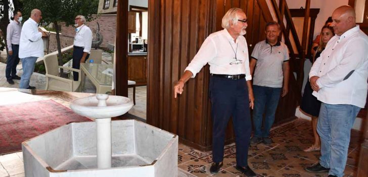 80 YIL SONRA DOĞDUĞU ODADA KONAKLADI