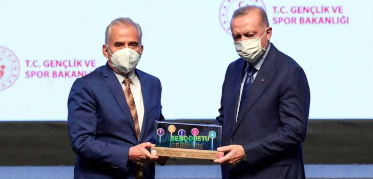 CUMHURBAŞKANI ERDOĞAN’DAN BAŞKAN ZOLAN’A ÖDÜL