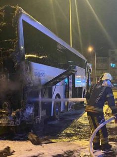 YOLCU OTOBÜSÜ YANDI KÜL OLDU
