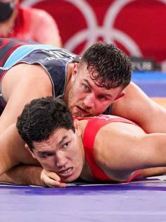 DENİZLİLİ MİLLİ GÜREŞÇİ BRONZ MADALYA MAÇINA KALDI