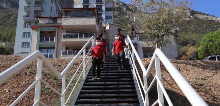 PAMUKKALE BELEDİYESİ’NİN YAPTIĞI MERDİVENLE HAYAT KOLAYLAŞTI