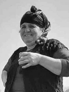 TALİHSİZ KADIN KAZADA ÖLDÜ