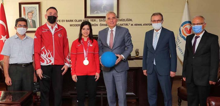 OLİMPİYAT ŞAMPİYONUNDAN BAŞKAN ZOLAN’A ZİYARET