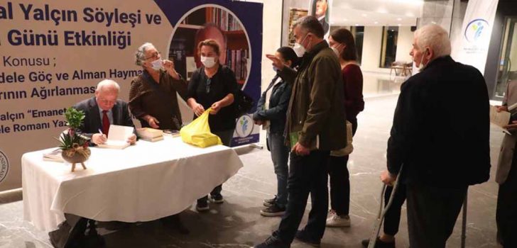 DENİZLİLİ YAZAR KEMAL YALÇIN MKM’DE OKURLARIYLA BULUŞTU