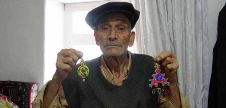93 YAŞINDA GEÇİMİNİ NAZARLIKTAN SAĞLIYOR