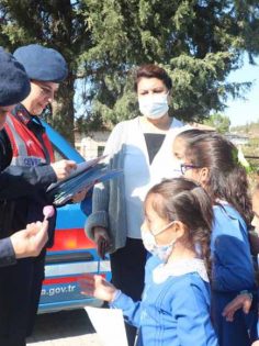 JANDARMA, ÇOCUKLARA DOĞA VE HAYVAN SEVGİSİNİ ANLATTI