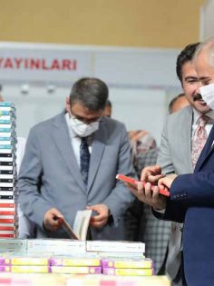 DENİZLİ, FUARDA KİTAPLA BULUŞUYOR