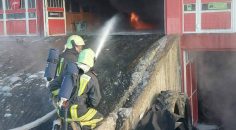 ACIPAYAM’DA LASTİK DEPOSUNDA YANGIN ÇIKTI