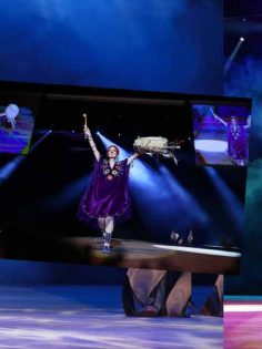 CAM GİYSİ DEFİLESİNDE ÖZGÜR TASARIMLAR NEFES KESTİ