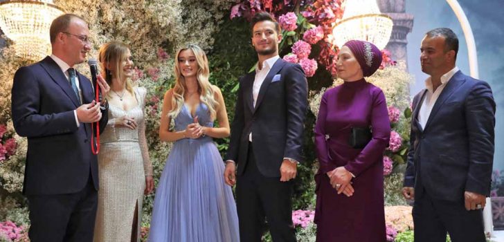 GALATASARAYLI ÜNLÜ FUTBOLCU DENİZLİ’DE NİŞANLANDI