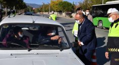 VALİ ATİK DE TRAFİK UYGULAMASINA KATILDI