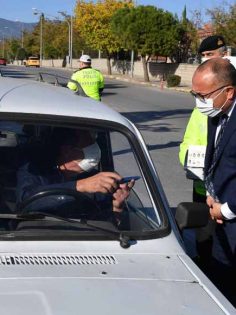 VALİ ATİK DE TRAFİK UYGULAMASINA KATILDI