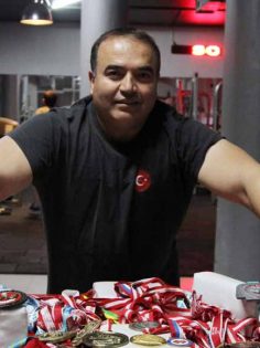 DEMİRCİ TEZGAHINDAN DÜNYA ŞAMPİYONLUĞUNA