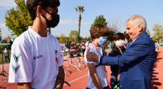 BAYRAM COŞKUSU CUMHURİYET KUPASI İLE TAÇLANDI