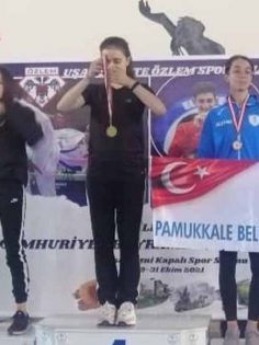 PAMUKKALELİ KARATECİLER UŞAK’TAN 2 BRONZ MADALYAYLA DÖNDÜ