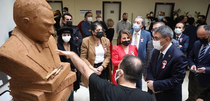 PAÜ’DE ÖĞRETMENLER GÜNÜ BİLİM VE SANATLA KUTLANDI