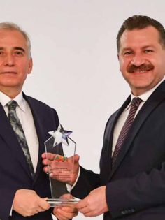 BÜYÜKŞEHİR ÖDÜLLERE DOYMUYOR