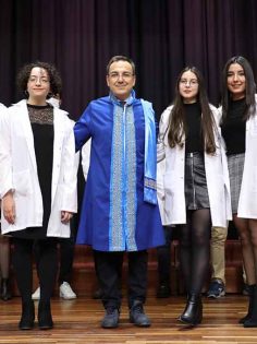 GELECEĞİN HEKİMLERİ BEYAZ ÖNLÜKLERİNİ GİYDİ