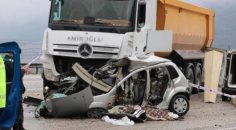 TIR İLE OTOMOBİL ÇARPIŞTI: 1 ÖLÜ