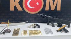 SİLAH VE TARİHİ ESER KAÇAKÇILARI YAKALANDI