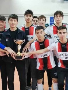 ÇAL ANADOLU LİSESİ FUTSALDA ŞAMPİYON