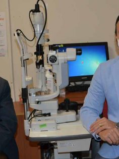 YAŞLI ADAMIN 20 YIL SONRA SOL GÖZÜ AÇILDI