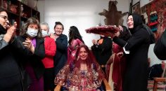 GENÇLERİN KINA GECESİ MUTLULUĞUNA ORTAK OLDULAR