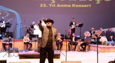 TÜRK MÜZİĞİNİN EFSANE İSMİ ŞARKILARI İLE ANILDI