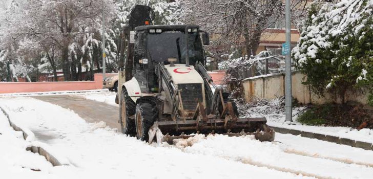 MERKEZEFENDİ’DE KARLA MÜCADELE DEVAM EDİYOR