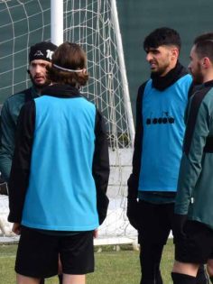 HOROZ EYÜP’Ü GÖZÜNE KESTİRDİ