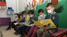 ATIK MALZEMELER OKULA KÜTÜPHANE OLDU