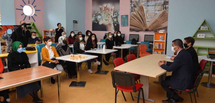 ETKİLİ SORU SORMA BECERİLERİ ATÖLYESİ YAPILDI