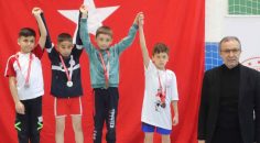 GÜREŞ TURUNASINDA MADALYALARI KAPTILAR