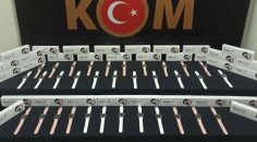 KAÇAK AKILLI SAAT ELE GEÇİRİLDİ