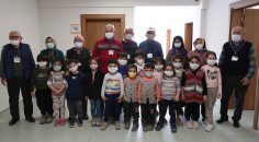 YAŞLILARA SAYGI HAFTASI’NDA MİNİKLERDEN ANLAMLI ZİYARET