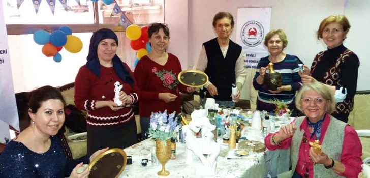 ONKOLOJİ HASTALARI EL SANATLARI İLE STRES ATIYOR